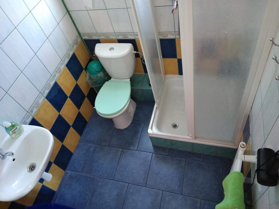 Bathroom, Photo of the whole room