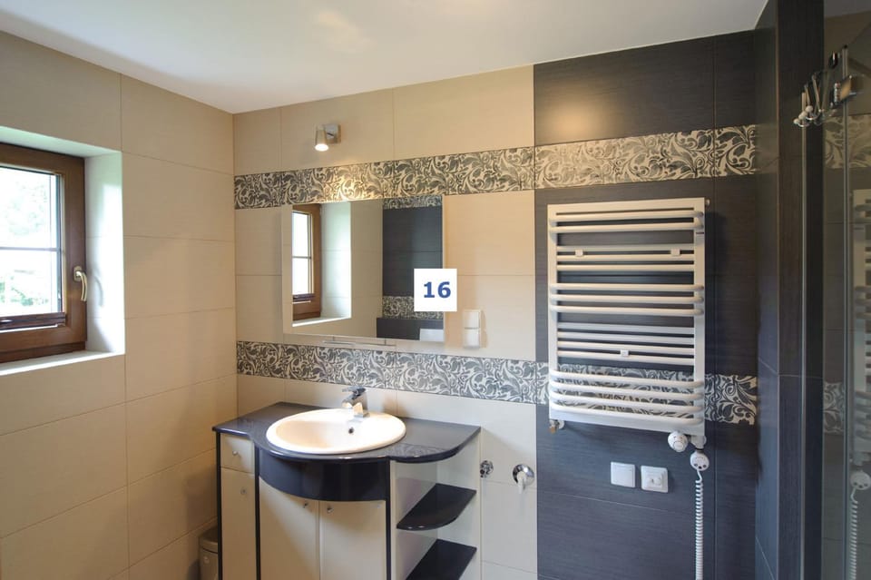 Apartament nad jeziorem z tarasem Apartment in Pomeranian Voivodeship