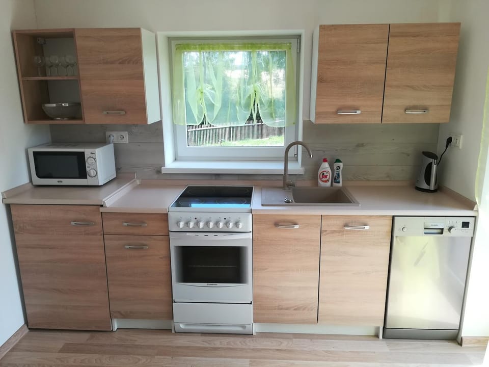 Kitchen or kitchenette, Seating area