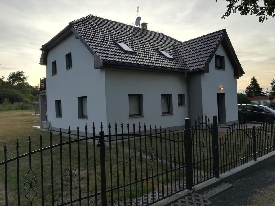 Facade/entrance, Natural landscape, Garden, Garden view