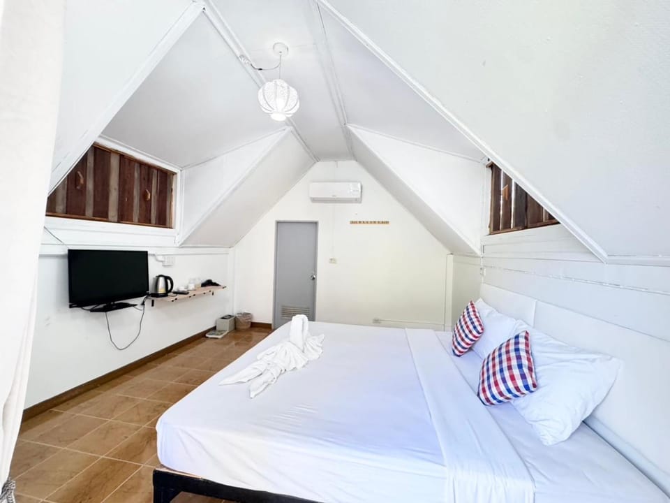 Bed, TV and multimedia, Photo of the whole room, Bedroom, air conditioner