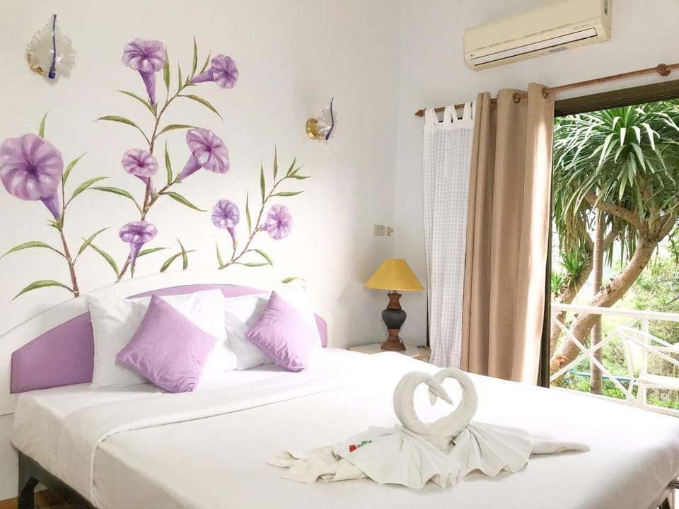 Bedroom, Mountain view