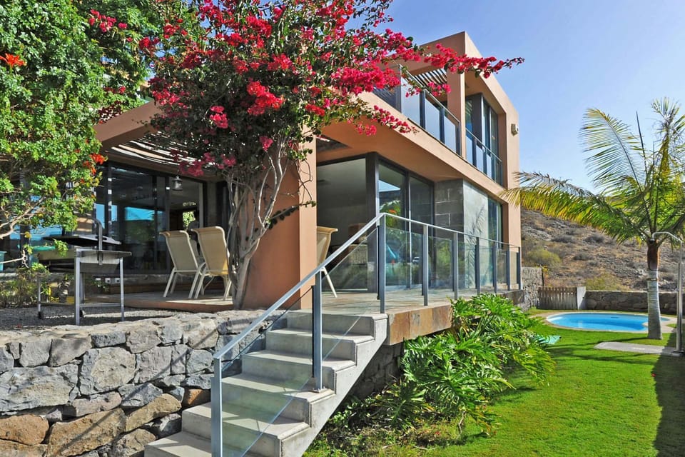 Property building, Facade/entrance, Off site
