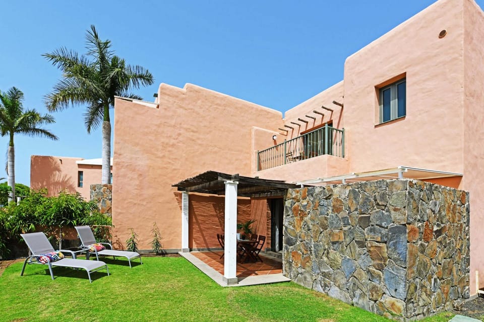 Property building, Facade/entrance, Off site