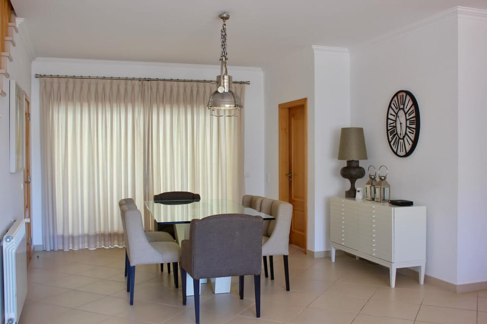 Stunning Townhouse T3 House in Amoreira