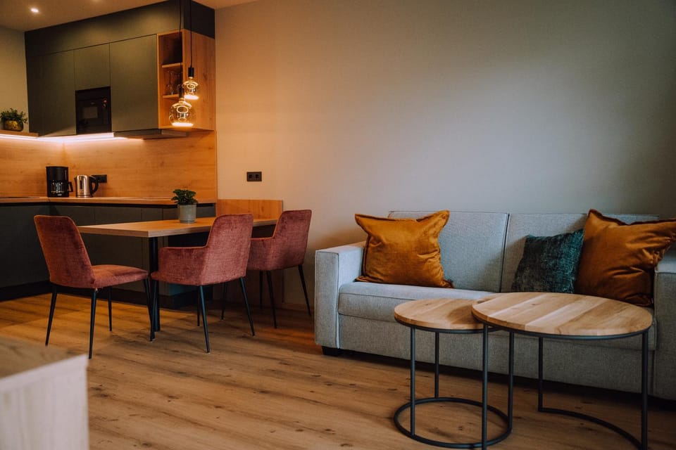 Kitchen or kitchenette, Living room, Seating area, Dining area