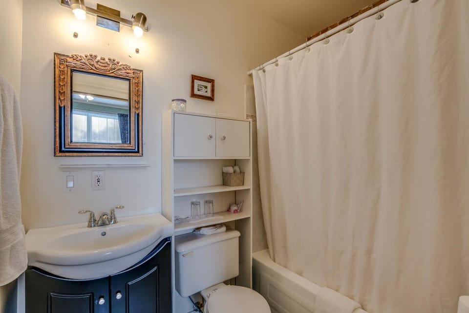 Shower, Toilet, Bathroom, Bath