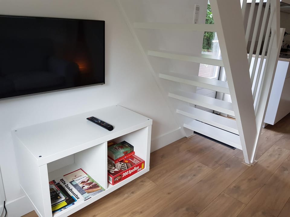 TV and multimedia, Area and facilities