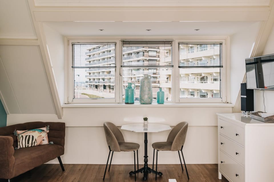 TV and multimedia, Seating area, Dining area, Sea view