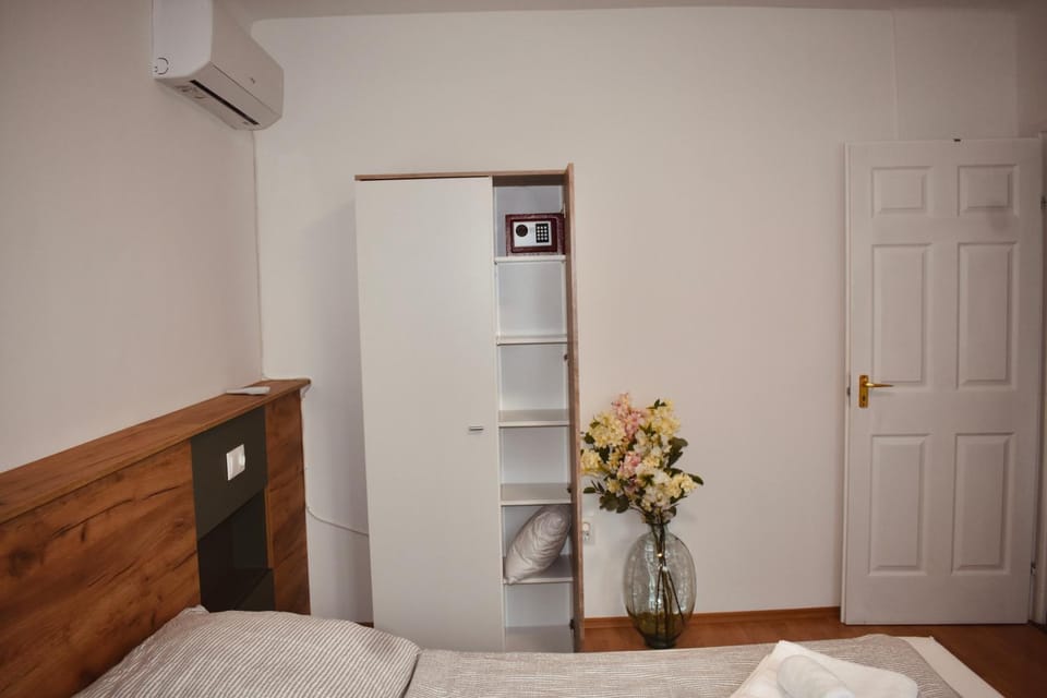 Bed, Bedroom, wardrobe