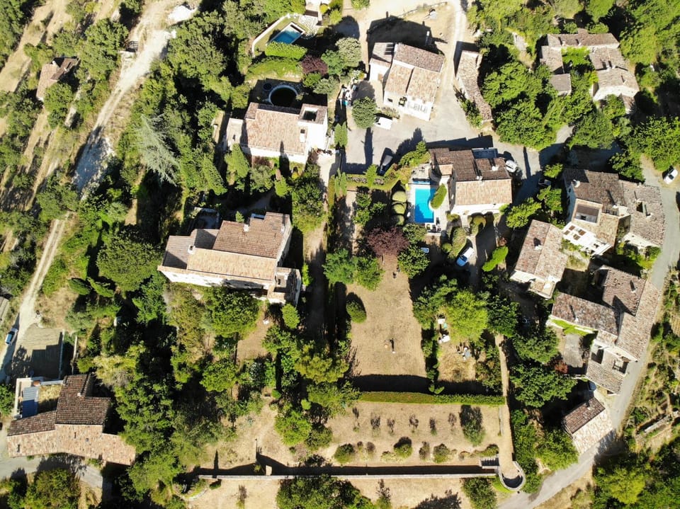 Property building, Bird's eye view, Swimming pool, Location