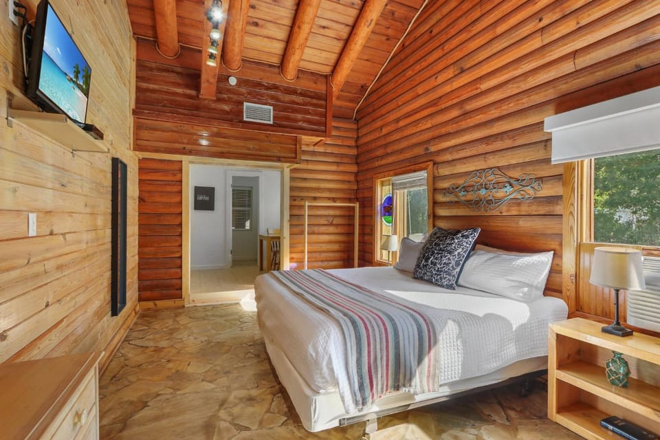 Wimberley Log Cabins Resort and Suites - Unit 4 Cabin in Wimberley