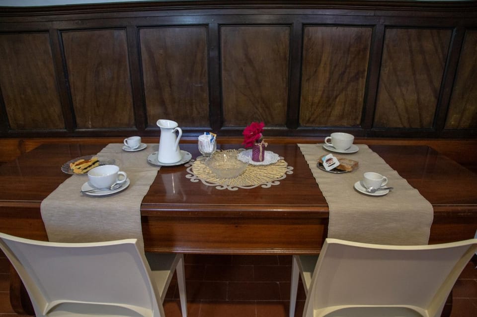 Coffee/tea facilities, Food and drinks