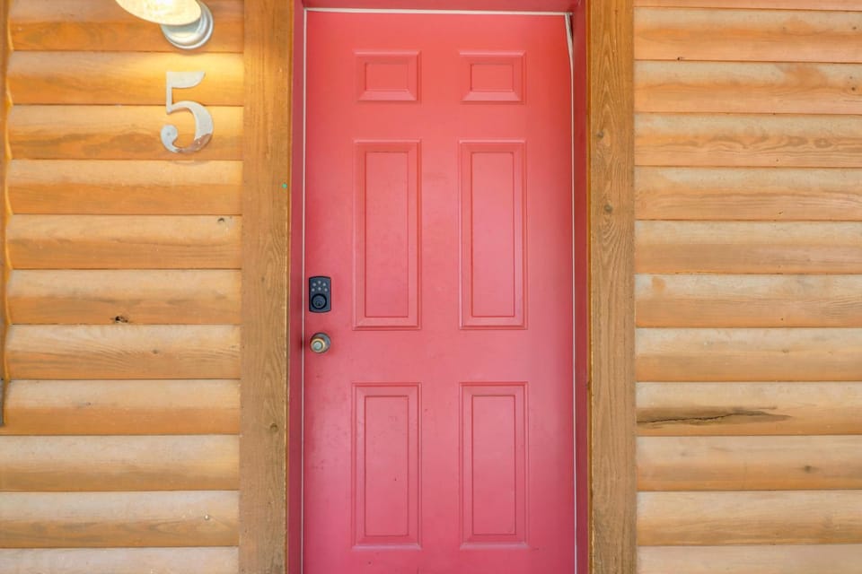 Wimberley Log Cabins Resort and Suites - Unit 5 Cabin in Wimberley