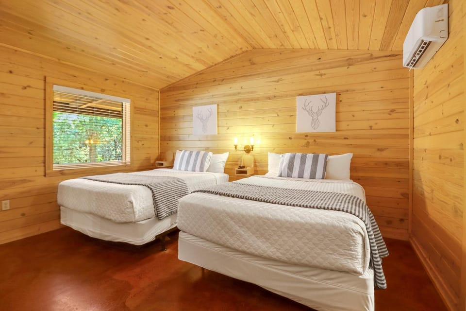 Wimberley Log Cabins Resort and Suites - Unit 6 Cabin in Wimberley