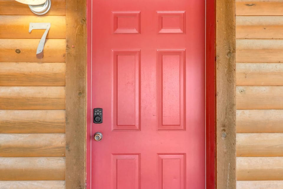Wimberley Log Cabins Resort and Suites - Unit 7 Cabin in Wimberley