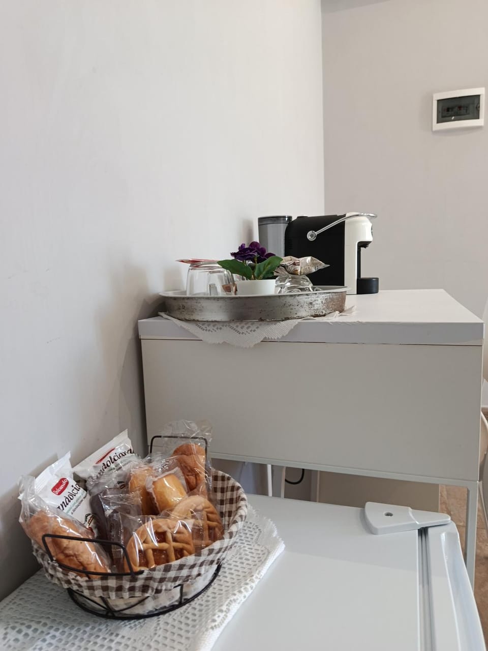 Coffee/tea facilities, Food and drinks, Food, minibar
