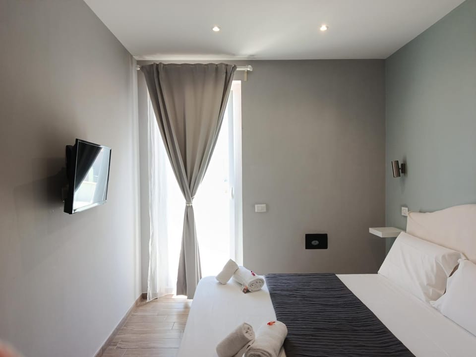 Bed, TV and multimedia, Photo of the whole room, Evening entertainment, Bedroom