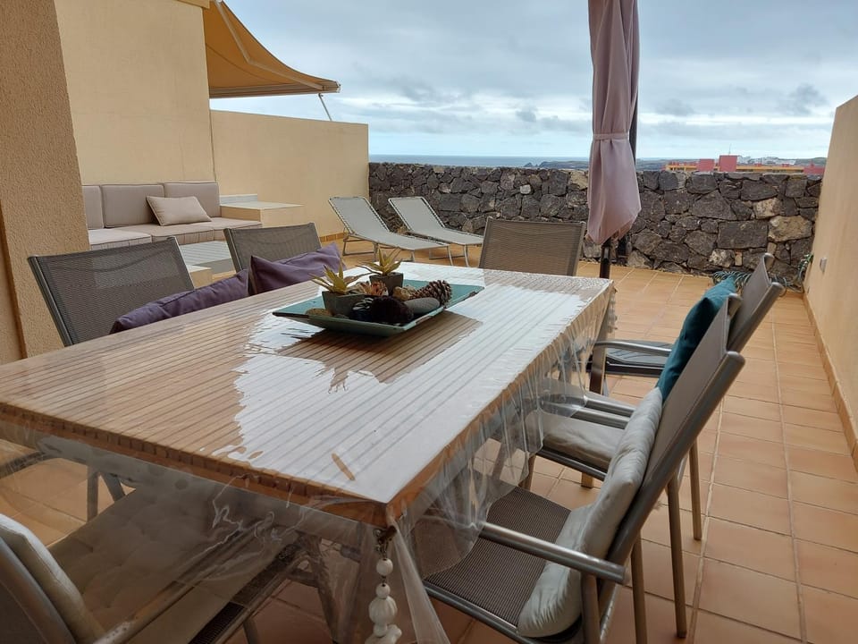 View (from property/room), Balcony/Terrace, Seating area, Dining area, Sea view