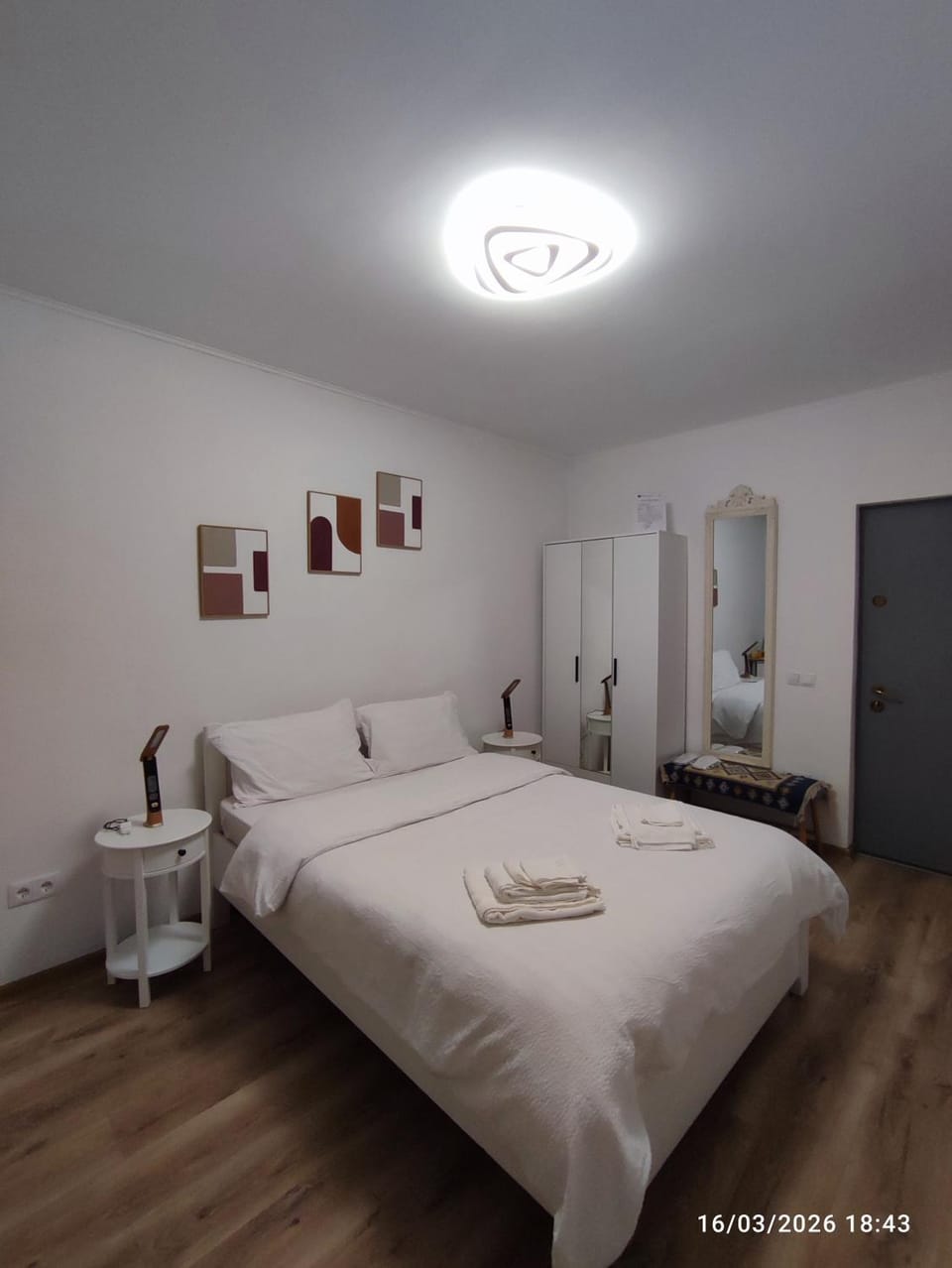 Bed, Photo of the whole room