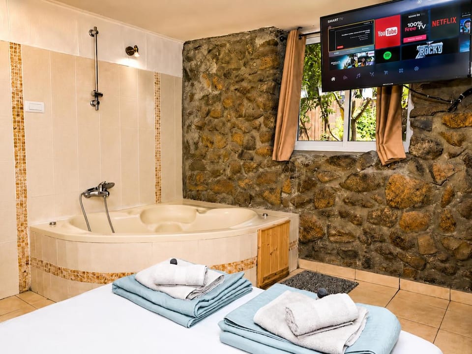 Bed, Hot Tub, Photo of the whole room