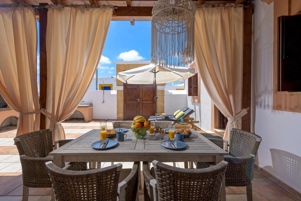 Patio, Living room, Seating area, Dining area