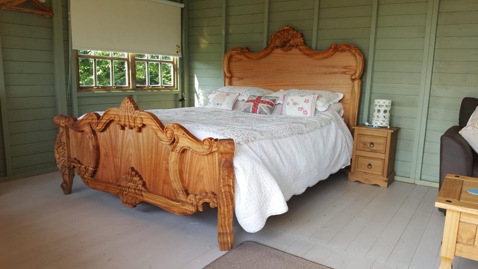 Marshland Alpacas Glamping Lodge Campground/ 
RV Resort in England