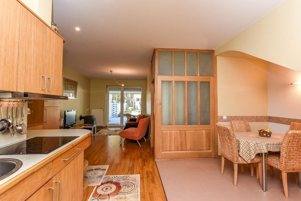 Kitchen or kitchenette, Living room, Dining area, pet friendly, stove