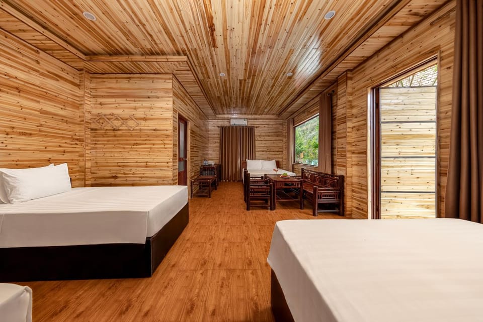 Shower, Bed, Photo of the whole room, Bedroom