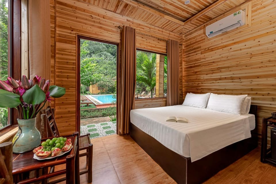 Shower, Patio, Bed, Natural landscape, Garden, View (from property/room), Balcony/Terrace, Photo of the whole room, Bedroom, Garden view, Pool view, Swimming pool, towels, air conditioner