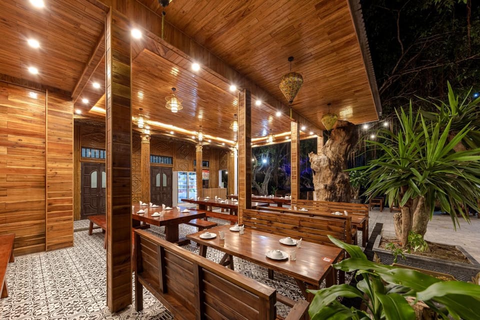 Patio, Restaurant/places to eat, Restaurant/places to eat, Lounge or bar, Spa and wellness centre/facilities, Banquet/Function facilities