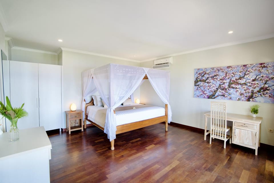 Bed, Photo of the whole room, Bedroom, air conditioner