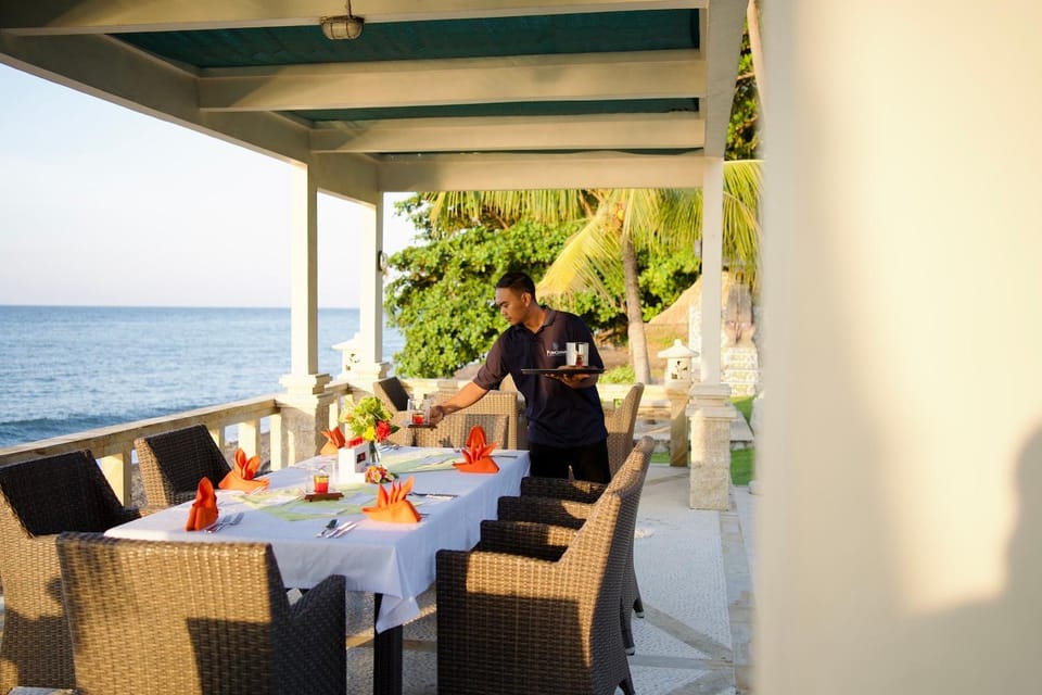 Restaurant/places to eat, Balcony/Terrace, Dining area