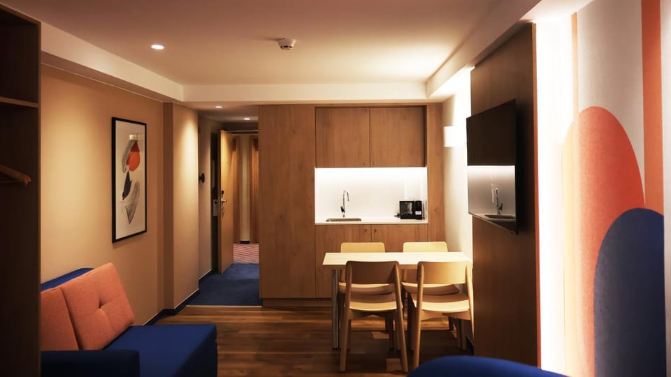 Seating area, Dining area