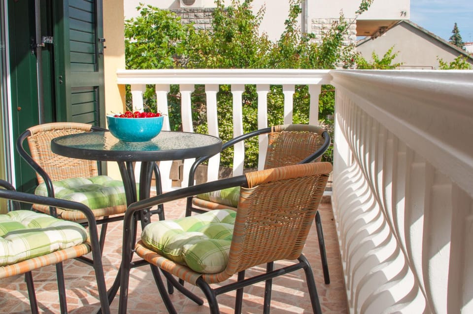 Balcony/Terrace, Garden view