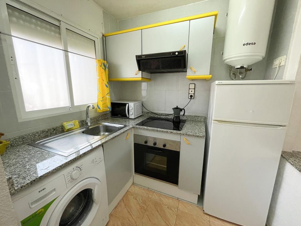 Kitchen or kitchenette, minibar, stove, washing machine