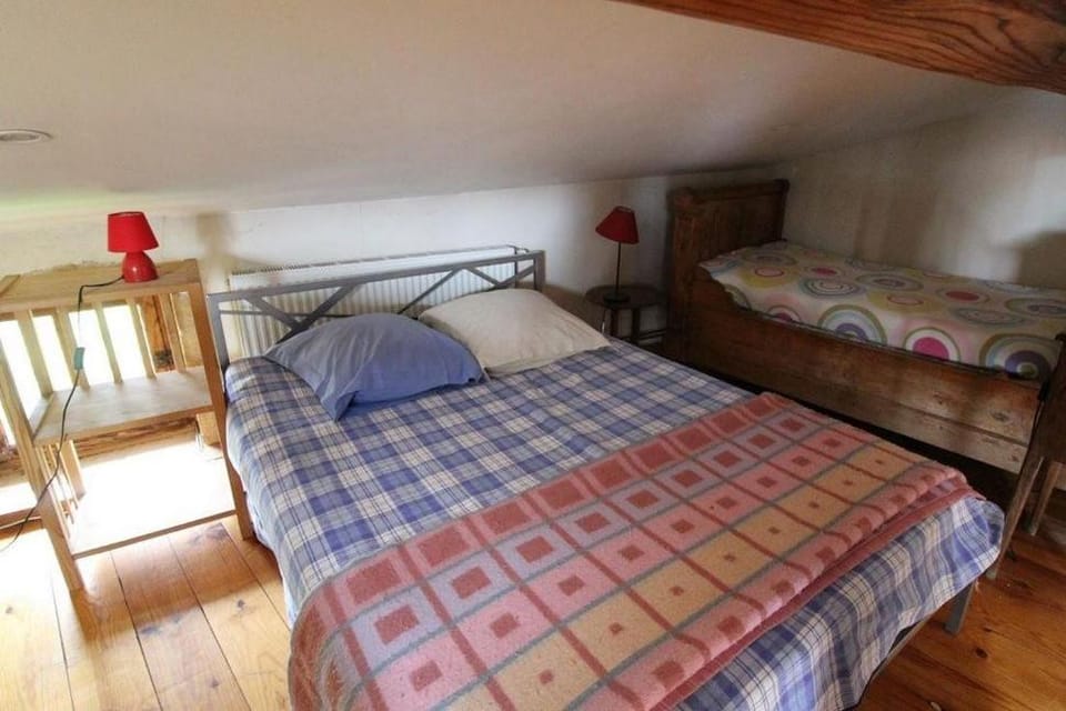 Bed, Living room