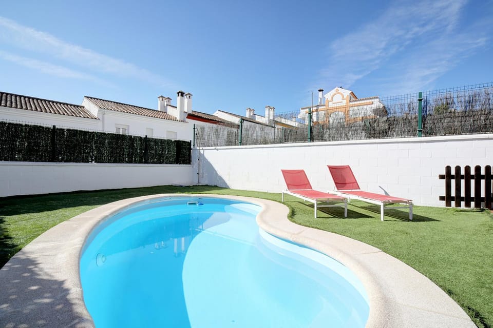 Swimming pool, Swimming pool