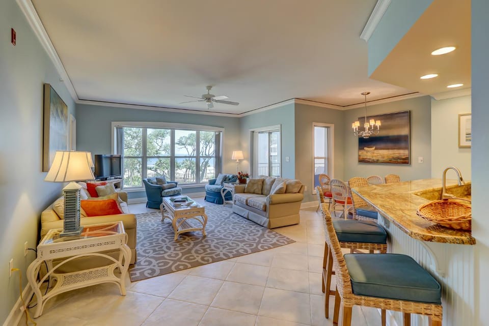 Updated Oceanfront 3 BR Full Kitchen Two King Bed Bikes & Beach Gear included Villa in Hilton Head Island