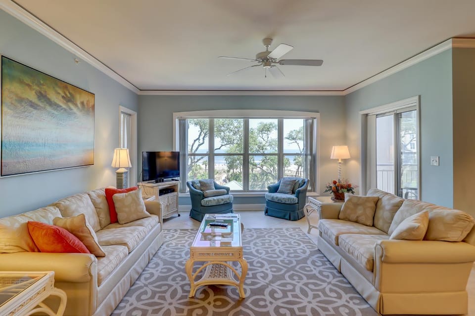 Updated Oceanfront 3 BR Full Kitchen Two King Bed Bikes & Beach Gear included Villa in Hilton Head Island