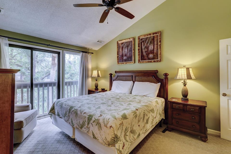 Near the ocean and pool Bike paths Granite Counters Bikes & Beach Gear included House in Hilton Head Island
