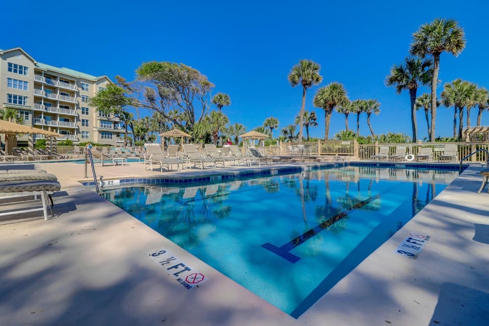 Luxury 2 BR 2 BA Oceanfront Condo King Bed 2 Twins Bikes & Beach Gear included Villa in Hilton Head Island