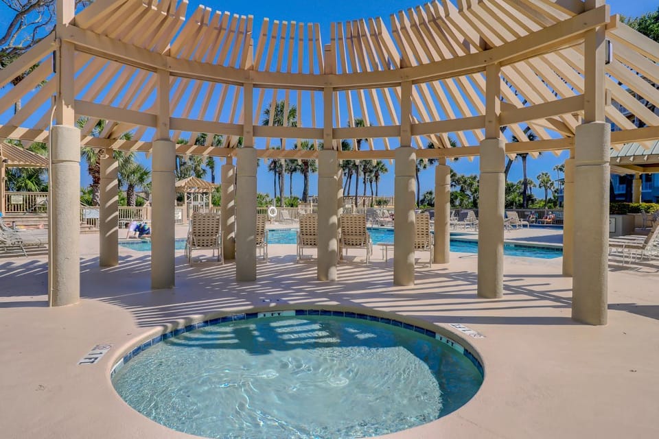 Luxury 2 BR 2 BA Oceanfront Condo King Bed 2 Twins Bikes & Beach Gear included Villa in Hilton Head Island