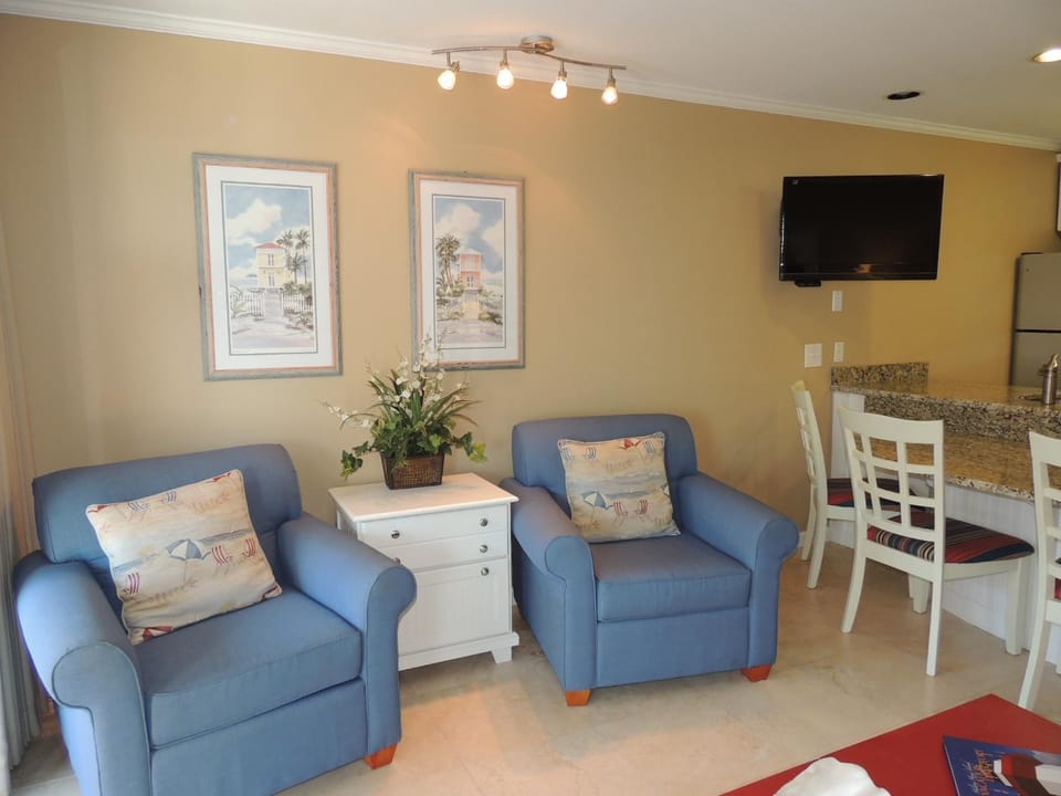 Updated and Classy One BR Oceanview Condo Bikes & Beach Gear included House in South Forest Beach