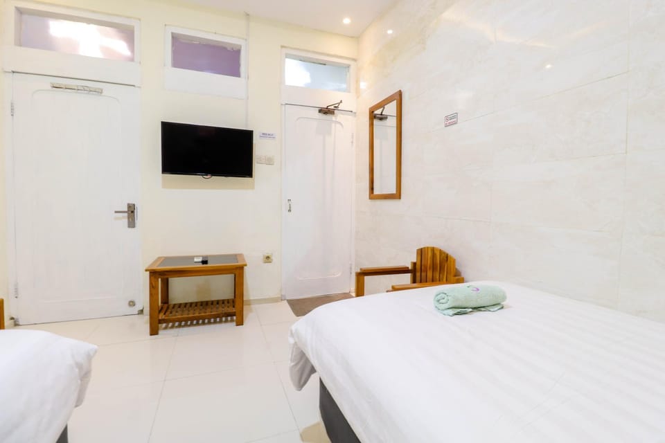 Bed, TV and multimedia, towels, wardrobe, air conditioner