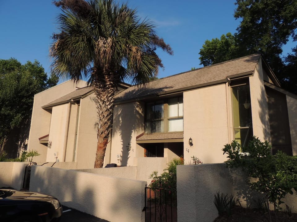 2 Bedrooms, 2 Bathrooms, Sleeps seven Bikes & Beach Gear included House in Hilton Head Island