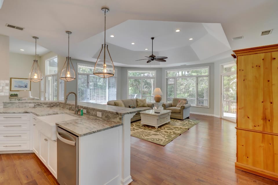 Updated beach home Private pool Sleeps 12 4 BR 4 BA Bikes & Beach Gear included House in Hilton Head Island