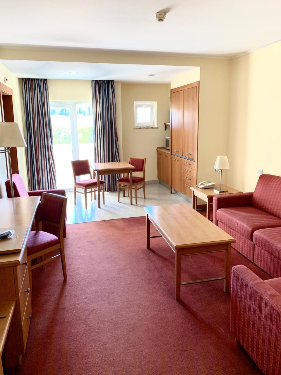 Kitchen or kitchenette, Living room, microwave, stove