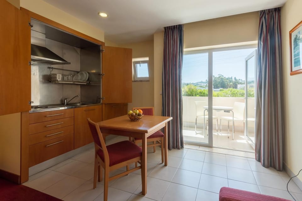 Coffee/tea facilities, Balcony/Terrace, Kitchen or kitchenette, Dining area