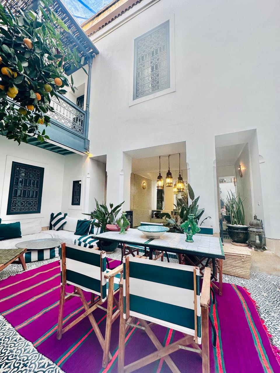 Property building, Balcony/Terrace, Living room, Seating area